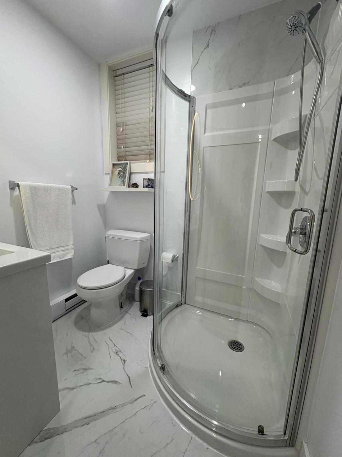 Guest Room With Private Bath In Langford Victoria Dış mekan fotoğraf