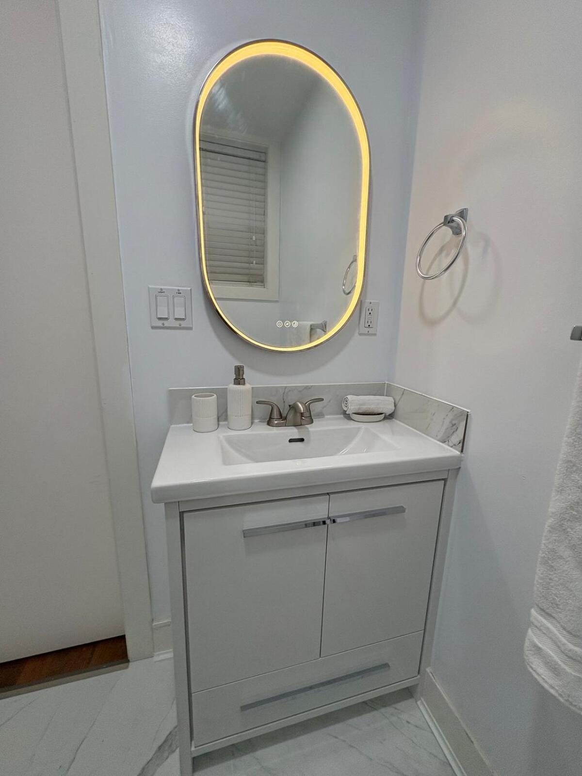 Guest Room With Private Bath In Langford Victoria Dış mekan fotoğraf