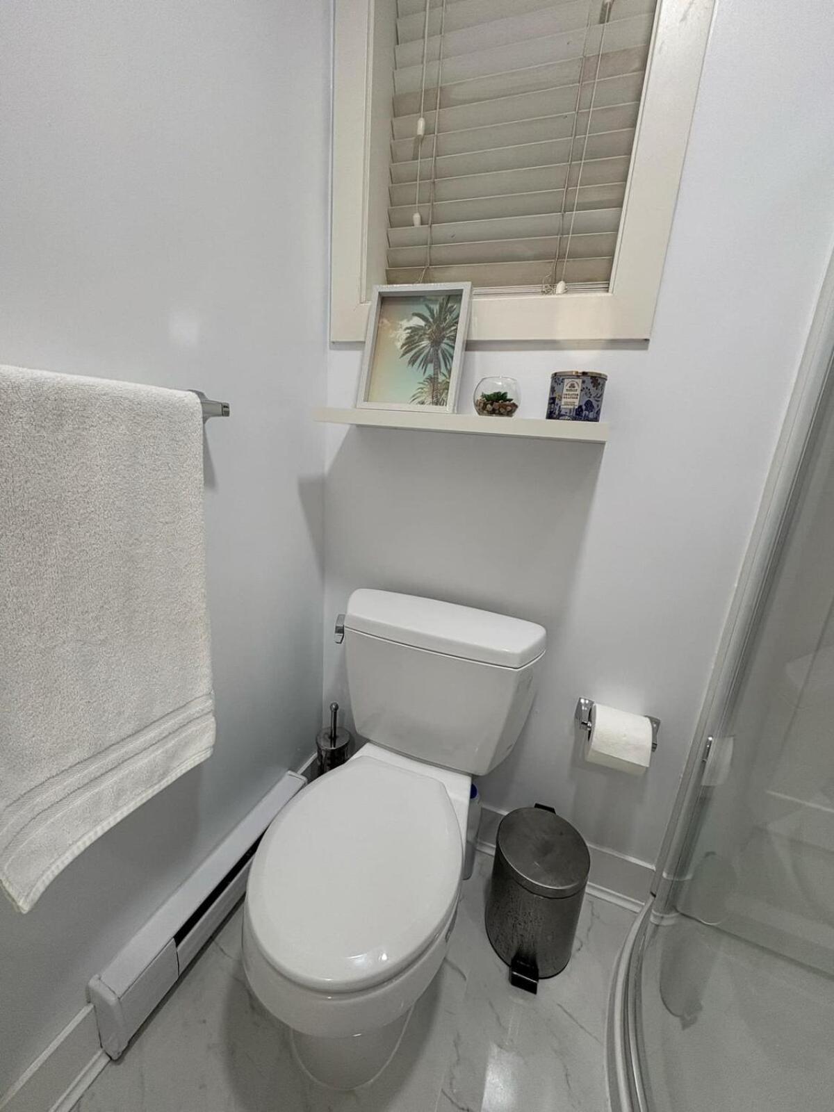 Guest Room With Private Bath In Langford Victoria Dış mekan fotoğraf